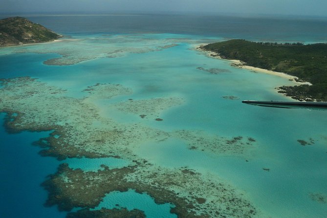 1-Hour Whitsunday Islands and Heart Reef Scenic Flight - Flying low over the Great Barrier Reef