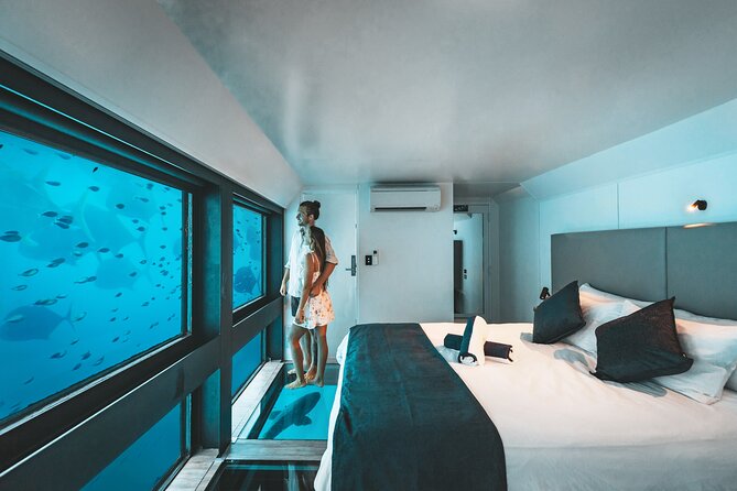 2 Day Great Barrier Reef "Reefsuites" Experience - The three-hour cruise from Airlie Beach to Hardy Reef