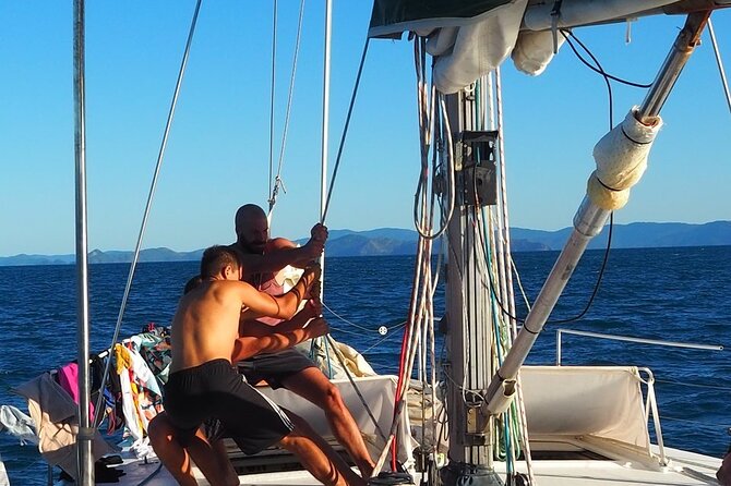 2-Night Whitsundays Sailing Cruise incl. Whitehaven Beach & Great Barrier Reef - Who gets the best value from the $466.21 price