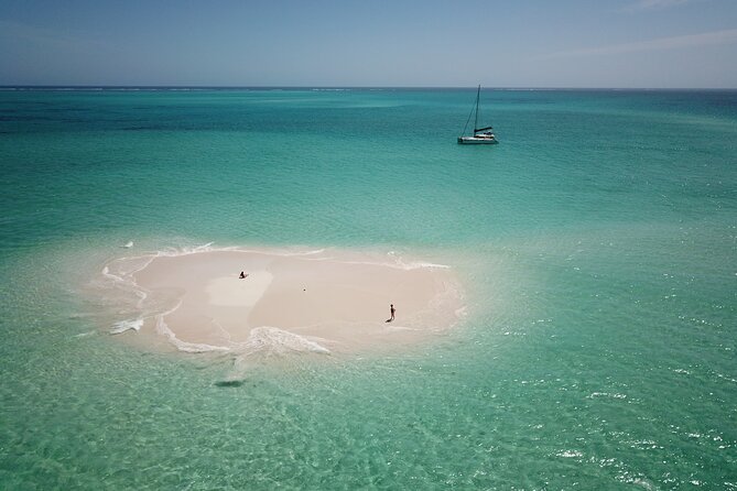 5 Night Ningaloo Reef Ningaloo Escape from Coral Bay - Days 3 and 4: Point Cloates and less-visited sites