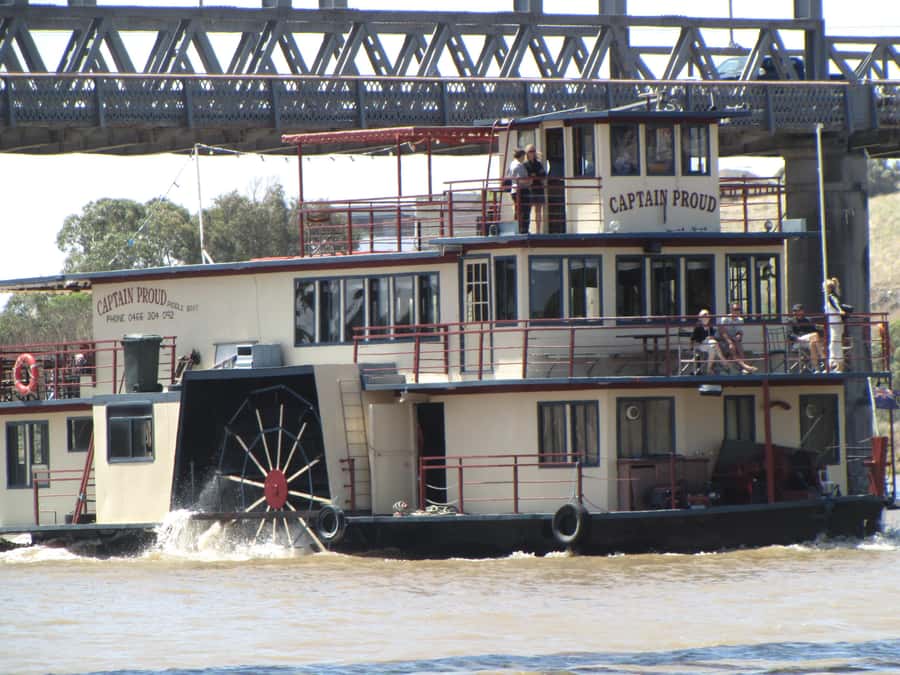 Adelaide Hills Tour with River Murray 3 Hour Lunch Cruise. - Beerenberg, Murray Bridge, and the paddle boat