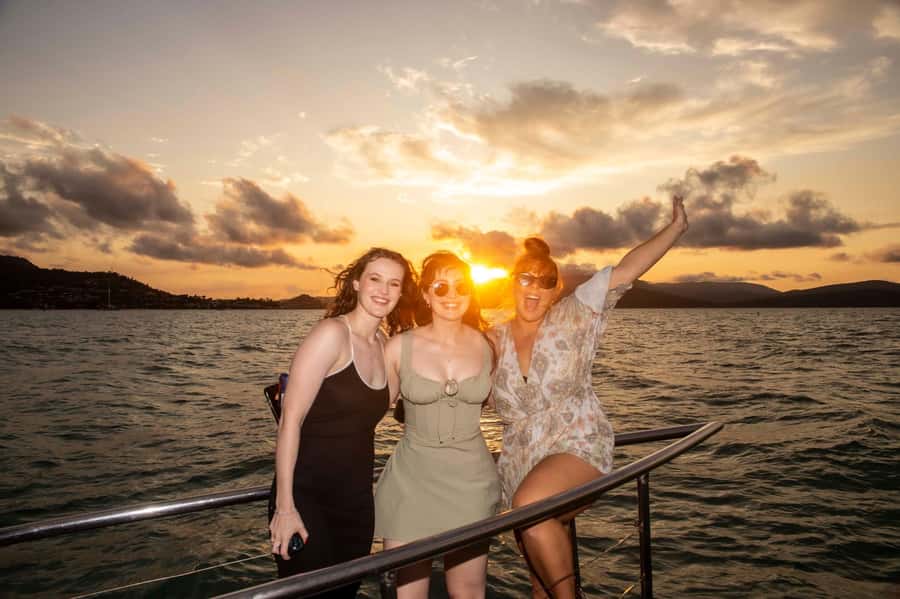Airlie Beach: 2-Hour Sunset Cruise with Sparkling Wine - Sunset from the Sundowner catamaran