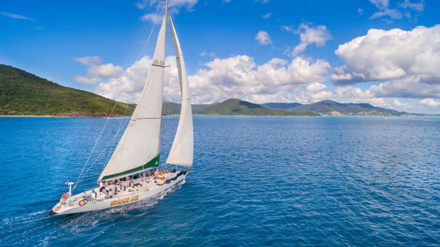 Airlie Beach: 2-Night Whitsundays Sailing Trip with Meals - Sailing through the Whitsunday Islands
