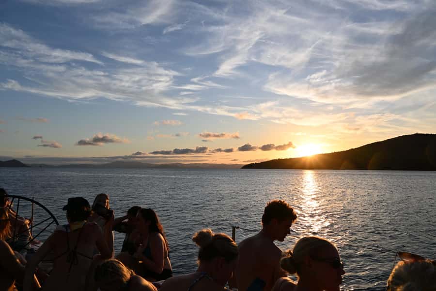 Airlie Beach: 2-Night Whitsundays Sailing Trip with Meals - What the three days feel like