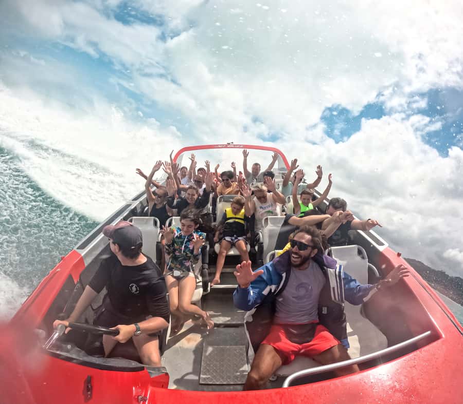 Airlie Beach: 30-Minute Jet Boat Ride - A fast, wet introduction to Pioneer Bay