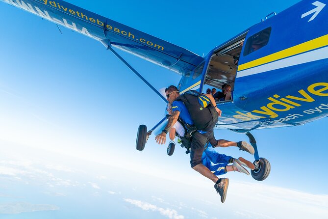 Airlie Beach Tandem Skydive Over the Whitsunday Islands - Freefall at more than 220 kilometers per hour