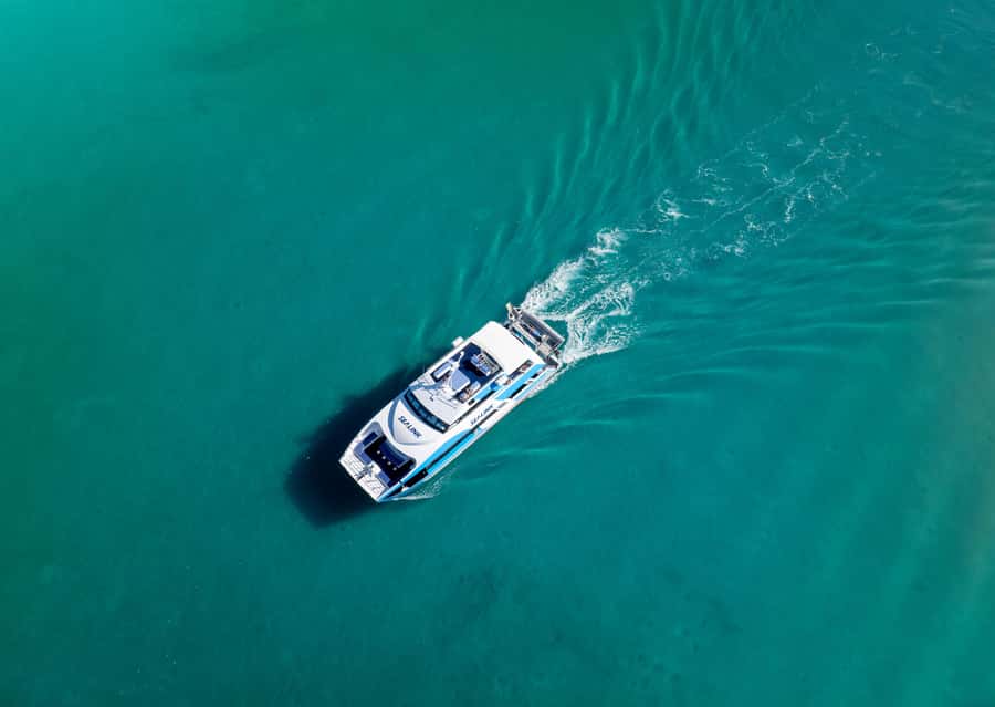 Airlie Beach: Visit Hill Inlet Lookout and Whitehaven Beach - Food, seating, and the rooftop deck