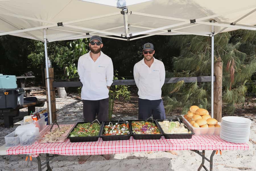 Airlie Beach: Whitehaven Beach Club - Lunch with real plates and cutlery