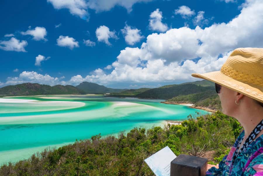 Airlie Beach: Whitehaven Beach Cruise and Hill Inlet - Reaching Hill Inlet by foot and tender