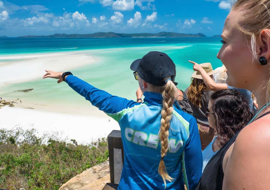 Airlie Beach: Whitehaven Beach Cruise and Hill Inlet - What lunch is really like on the sand