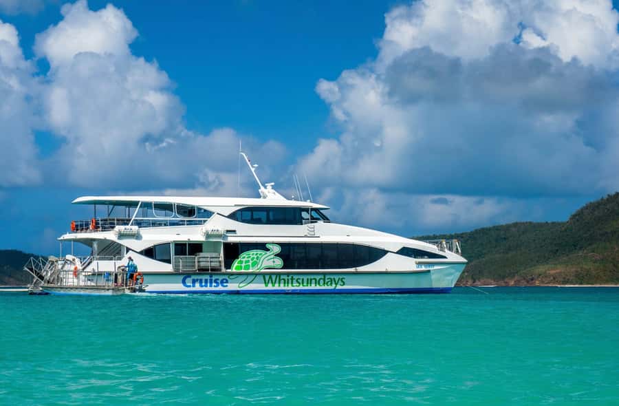 Airlie Beach: Whitehaven Beach Cruise and Hill Inlet - The cruise from Port of Airlie