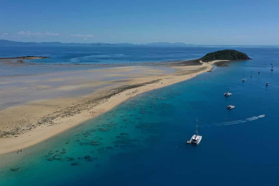 Airlie Beach: Whitsunday Islands Sailing, SUP & Snorkel Tour - Sailing Wings III from Coral Sea Marina
