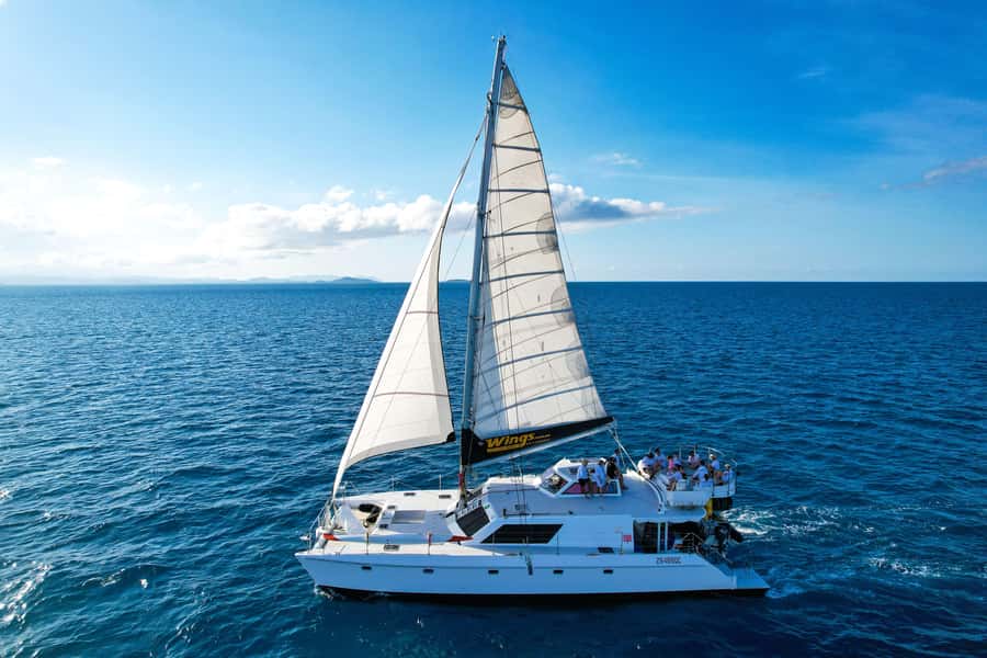 Airlie Beach: Whitsunday Islands Sailing, SUP & Snorkel Tour - Reef time near Hook Island