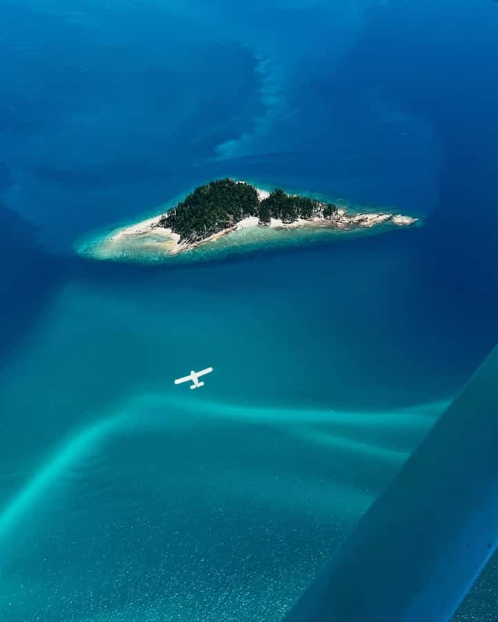 Airlie Beach: Whitsundays & Great Barrier Reef Scenic Flight - Conway National Park and Airlie Beach from above