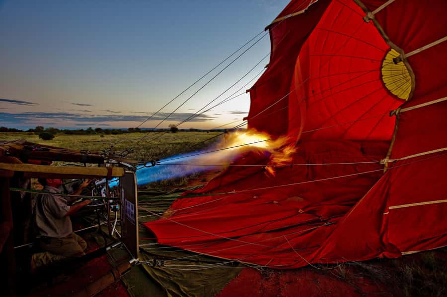 Alice Springs: Early Morning Hot Air Balloon Flight - Before sunrise in Alice Springs