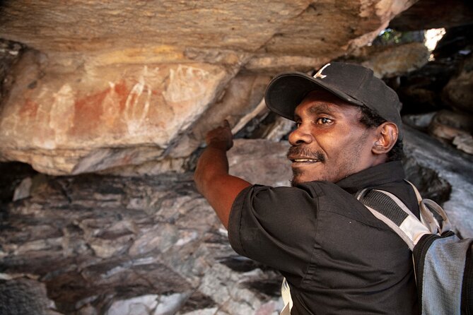 Arnhem Land Yingana Injalak Hill Full Day Tour from Darwin - The climb to ancient rock art