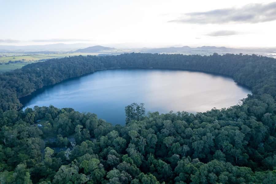 Atherton Tablelands: Lakes, Waterfalls, Rainforest Day Tour - Lake Eacham, a volcanic crater lake