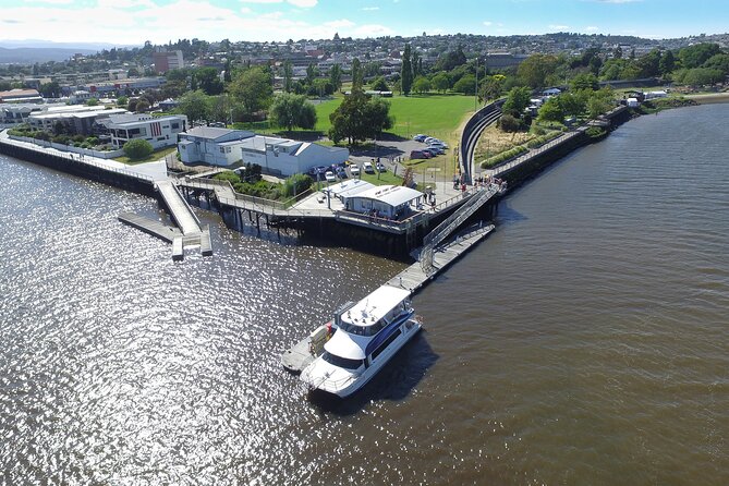 Batman Bridge 4 Hour Luncheon Cruise including sailing into the Cataract Gorge - Morning tea, then the Tamar opens up