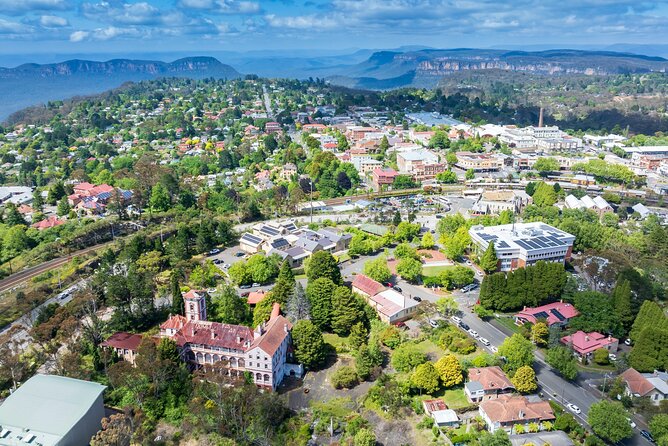 Blue Mountains Day Tour with Wildlife and Scenic World Entry - Lincoln’s Rock is made for photographs