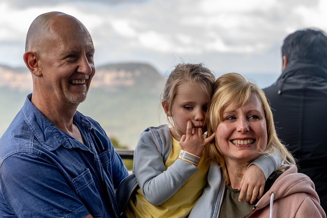 Blue Mountains: Three Sisters, Scenic World and Wildlife park - Lunch in a small Blue Mountains town