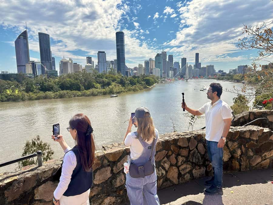 Brisbane Bus Tour: City highlights | Small group | Snack - A quiet walk through the Mount Coot-tha Botanic Gardens