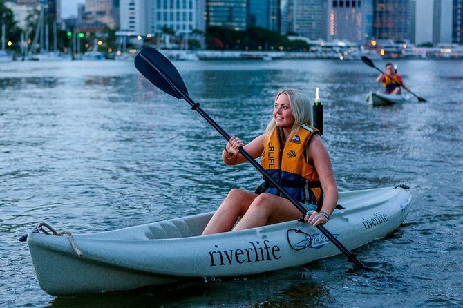 Brisbane City Twilight Kayak - Brisbane at twilight, seen from a kayak