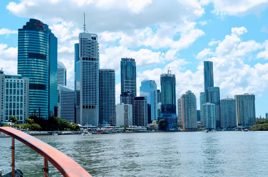 Brisbane: Midday 1.5-Hour Sightseeing Cruise 12.30pm-2.00pm - Kangaroo Point Cliffs provide the strongest photo stop