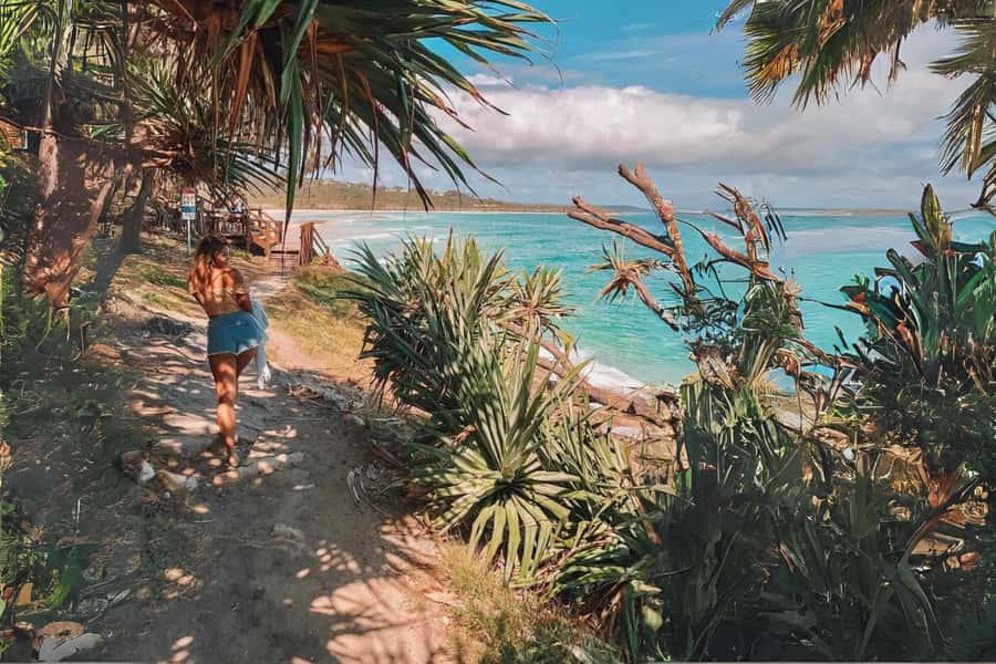 Brisbane to North Stradbroke Island Day: Wildlife & Beaches - Lunch at Point Lookout: bring food or buy it locally