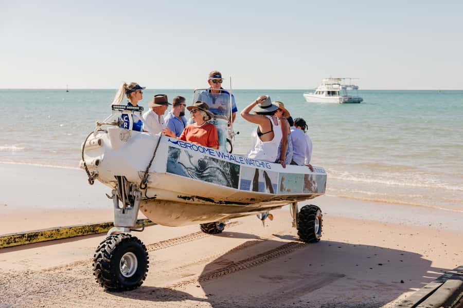 Broome: Snubfin Dolphin Cruises - The catamaran and the pace of the cruise