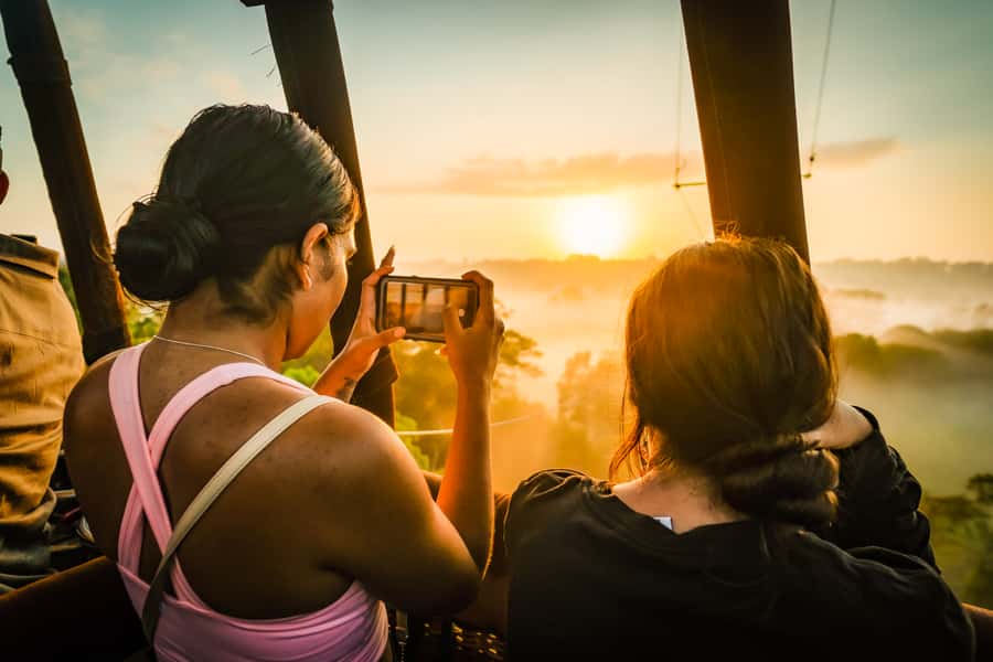Byron Bay: Sunrise Hot Air Balloon Flight with Breakfast - Sunrise over the Rainbow Region