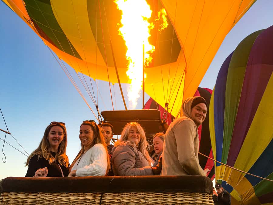 Byron Bay: Sunrise Hot Air Balloon Flight with Breakfast - Breakfast at Three Blue Ducks