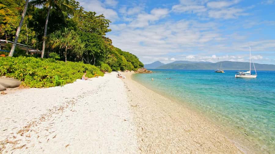 Cairns: 2-Day Great Barrier Reef and Fitzroy Island Tour - Lunch, deck time, and cultural presentations