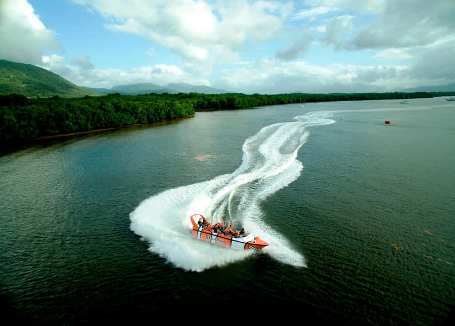 Cairns: 35-Minute Jet Boating Ride - The captains make a real difference