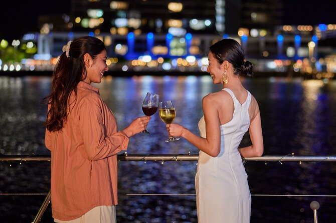 Cairns Catamaran Harbour and Dinner Cruise - At a glance: what makes this cruise worth considering