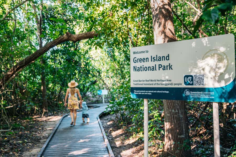 Cairns: Green Island and Seawalker Helmet Dive Combo - Who should book this Green Island day
