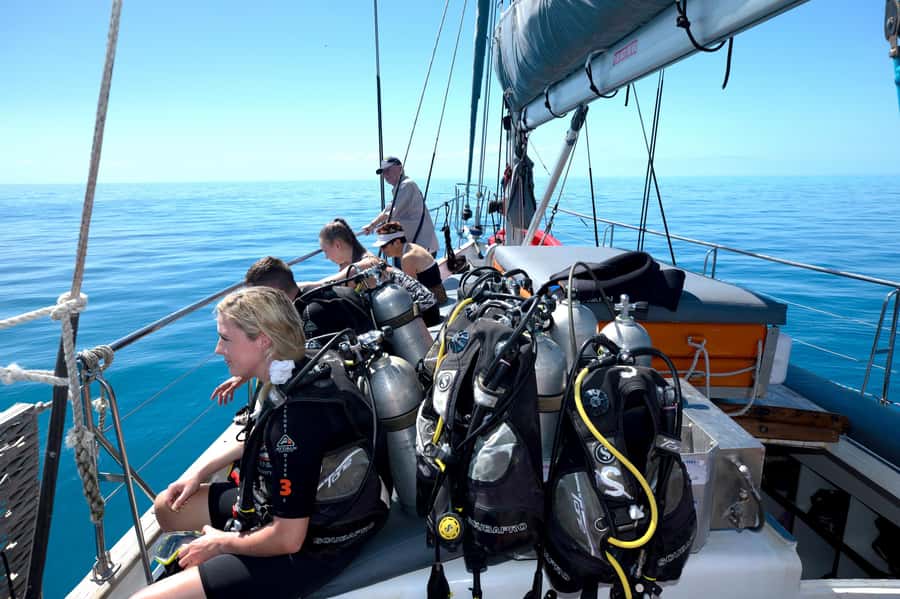 Cairns: Green Island & Great Barrier Reef Sailing Tour - Lunch aboard the yacht