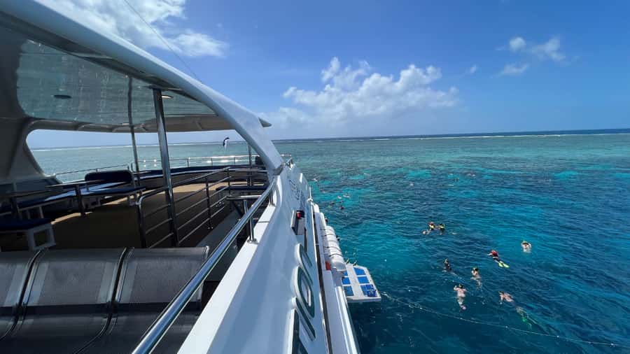 Cairns: Outer Great Barrier Reef Full-Day Tour with Lunch - Who should book this tour?