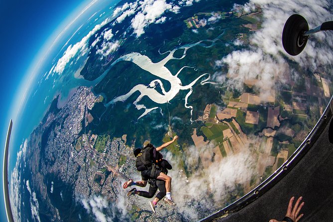 Cairns: Tandem Skydive Experience over Reef & Rainforest - The landing and the sugar-field reality