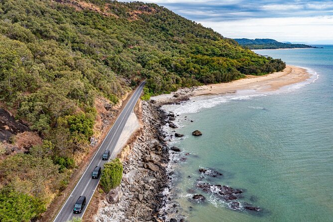 Cairns to Port Douglas ONE WAY Private Transfer 6 pax - From Cairns Airport to Port Douglas in one easy ride