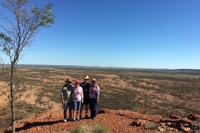 Carisbrooke Station and Dinosaur Stampede Day Tour from Winton - What to pack and how to plan the day