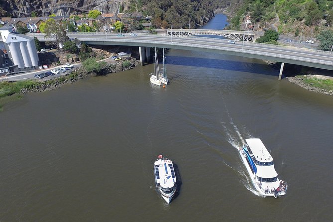 Cataract Gorge Cruise 10:30 am - Entering the first section of Cataract Gorge