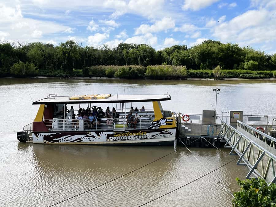 Darwin: Jumping Crocodile Cruise - From Darwin to the Adelaide River