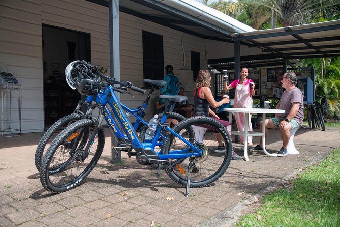 E-Bike Rentals: Daily Hire Byron Bay and Tweed Coast Areas - Family riding with babies and children