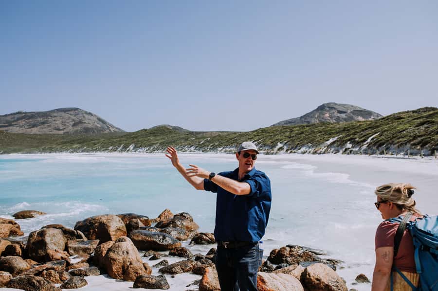 Esperance: Cape Le Grand National Park 4x4 Beach Adventure - Lucky Bay morning tea on white sand
