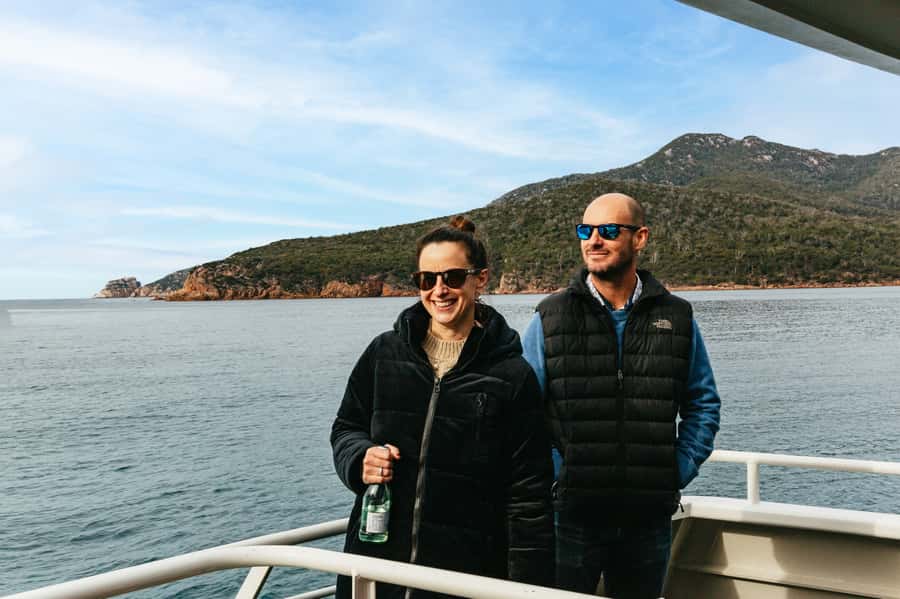 From Coles Bay: Wineglass Bay Cruise with Lunch - Key points at a glance