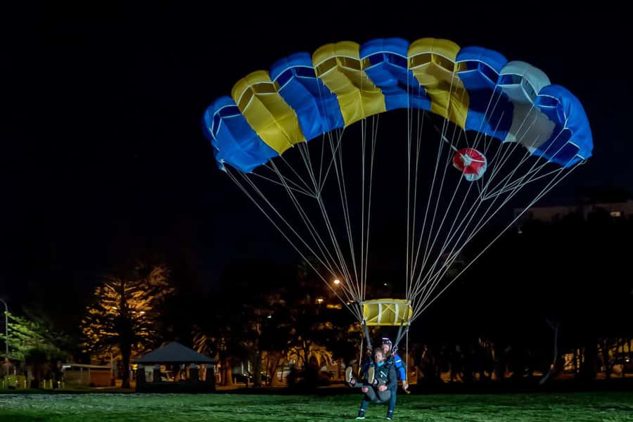 From Gold Coast: Tandem Skydive Experience over Byron Bay - What the $268 price includes