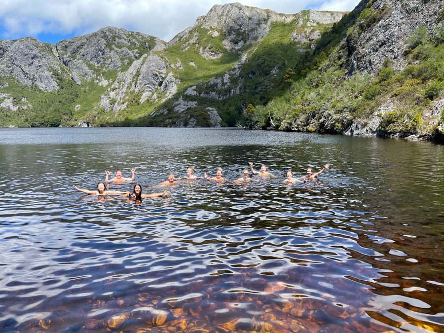 From Hobart: 5-Day Tasmania West & East Coast Tour - The bus, accommodation, and daily rhythm