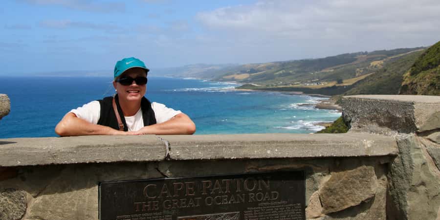 From Melbourne: Great Ocean Road & 12 Apostles Full-Day Tour - Apollo Bay is your lunch and reset point