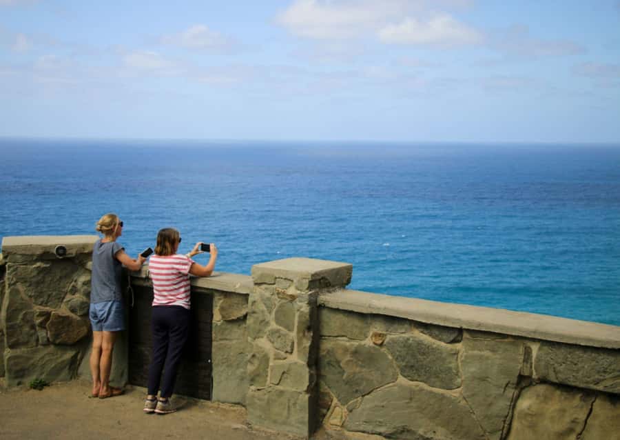 From Melbourne: Great Ocean Road & 12 Apostles Full-Day Tour - Loch Ard Gorge brings history to the cliffs