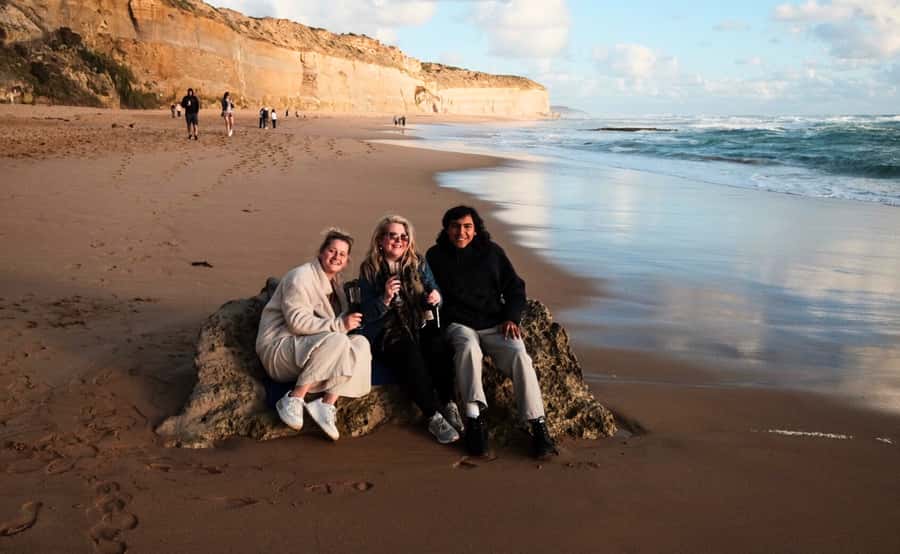 From Melbourne: Great Ocean Road Full-Day Guided Trip - Apollo Bay gives you time to eat